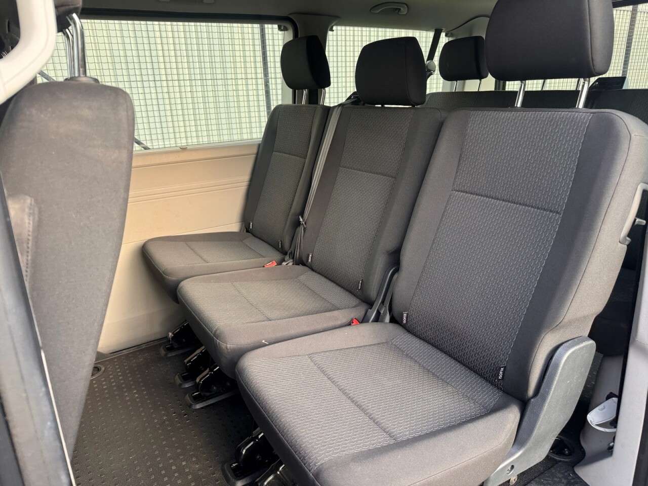 0 VOLKSWAGEN TRANSPORTER SHUTTLE 0 VOLKSWAGEN TRANSPORTER SHUTTLE
