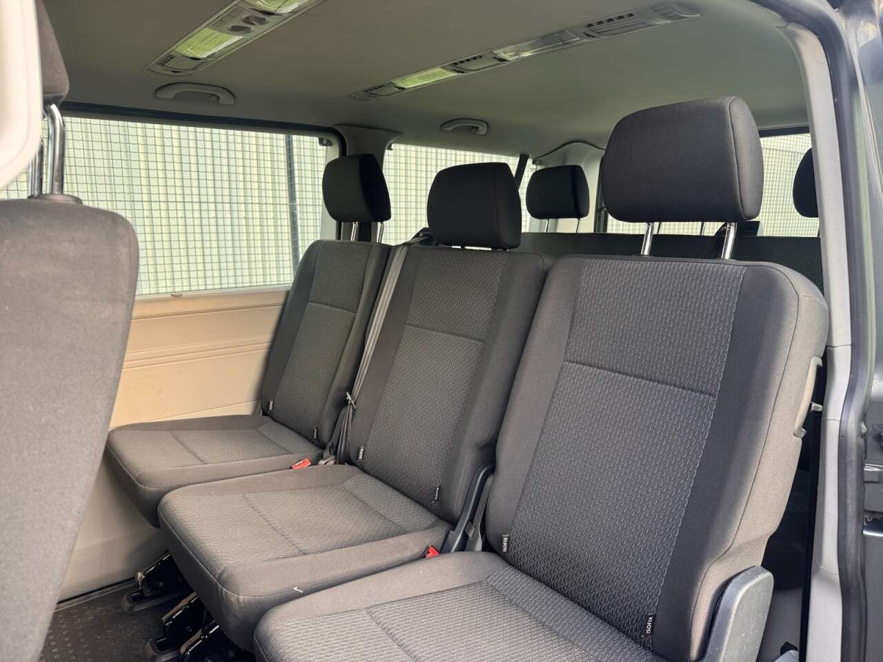 0 VOLKSWAGEN TRANSPORTER SHUTTLE 0 VOLKSWAGEN TRANSPORTER SHUTTLE