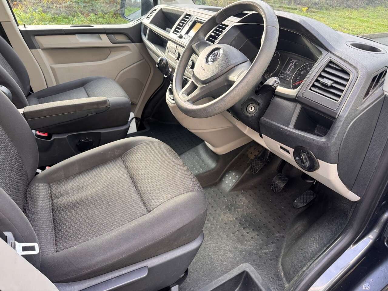 0 VOLKSWAGEN TRANSPORTER SHUTTLE 0 VOLKSWAGEN TRANSPORTER SHUTTLE