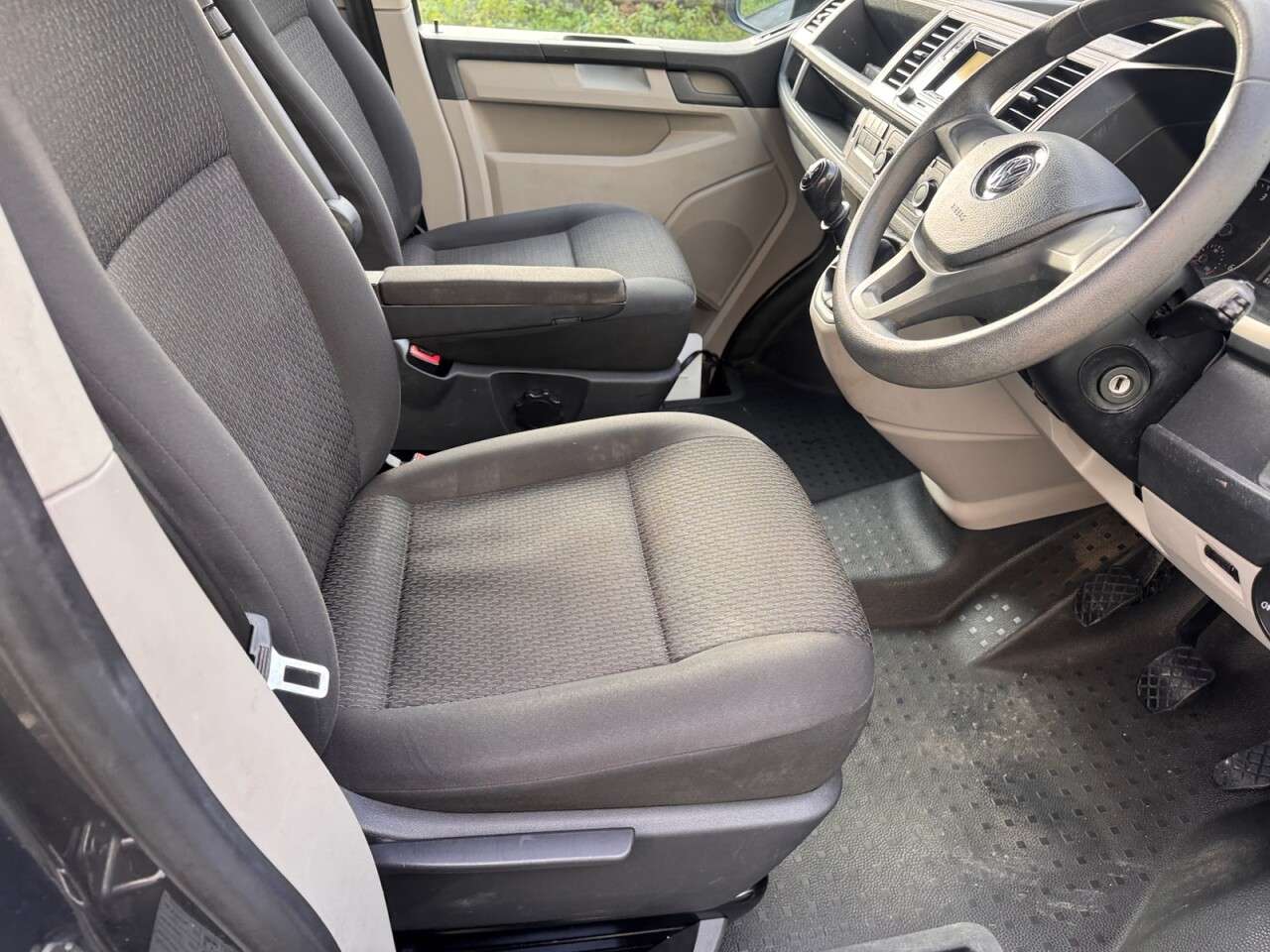 0 VOLKSWAGEN TRANSPORTER SHUTTLE 0 VOLKSWAGEN TRANSPORTER SHUTTLE