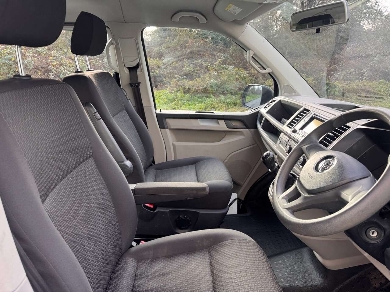 0 VOLKSWAGEN TRANSPORTER SHUTTLE 0 VOLKSWAGEN TRANSPORTER SHUTTLE