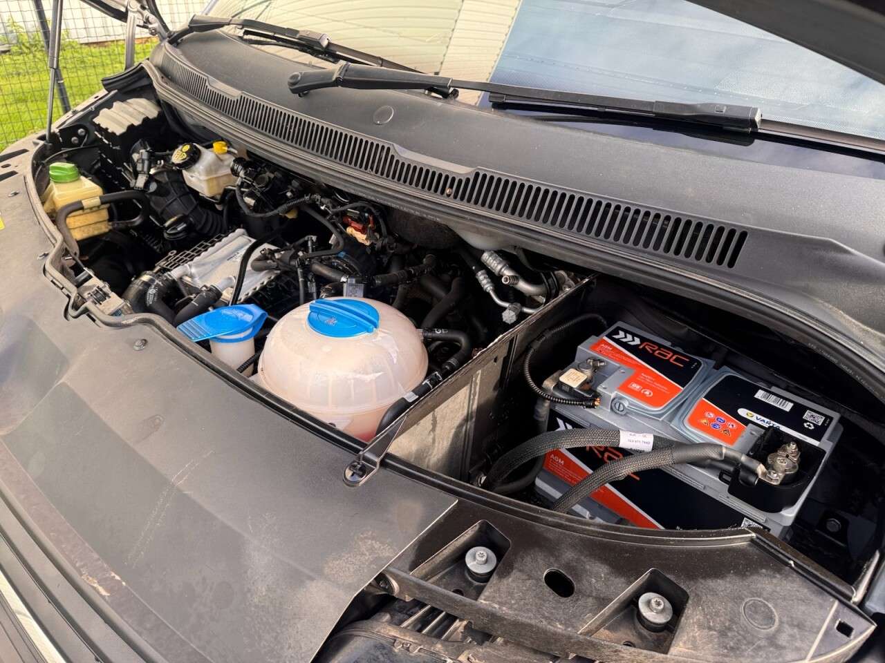 0 VOLKSWAGEN TRANSPORTER SHUTTLE 0 VOLKSWAGEN TRANSPORTER SHUTTLE