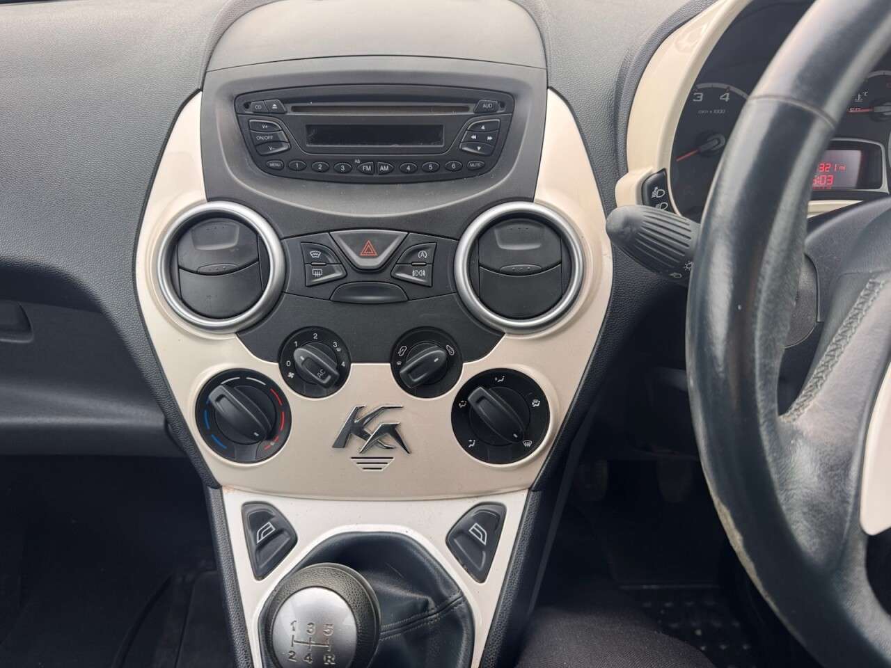 2011 FORD KA 2011 FORD KA