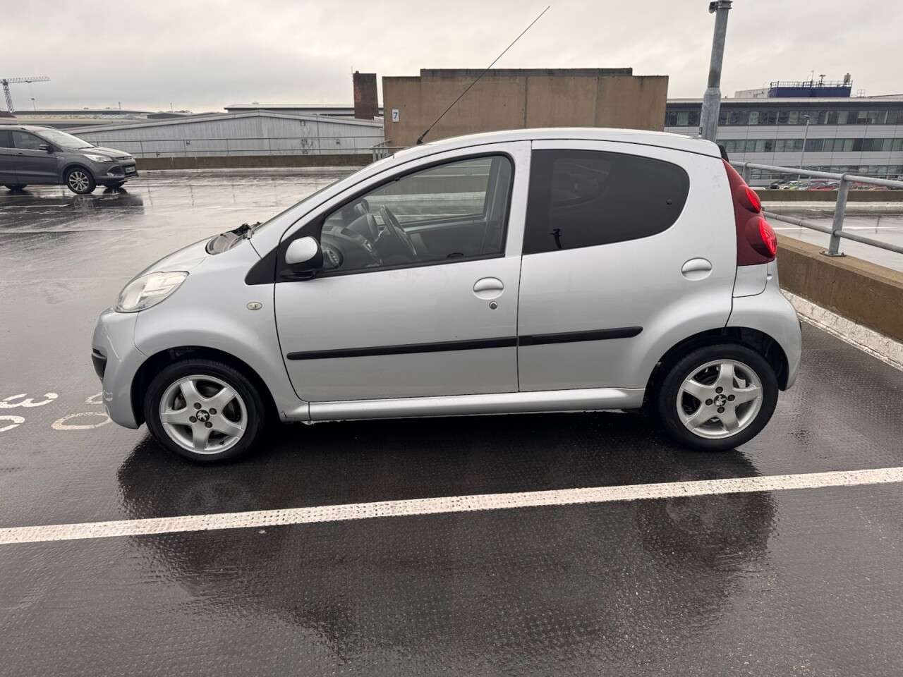 2013 PEUGEOT 107 2013 PEUGEOT 107