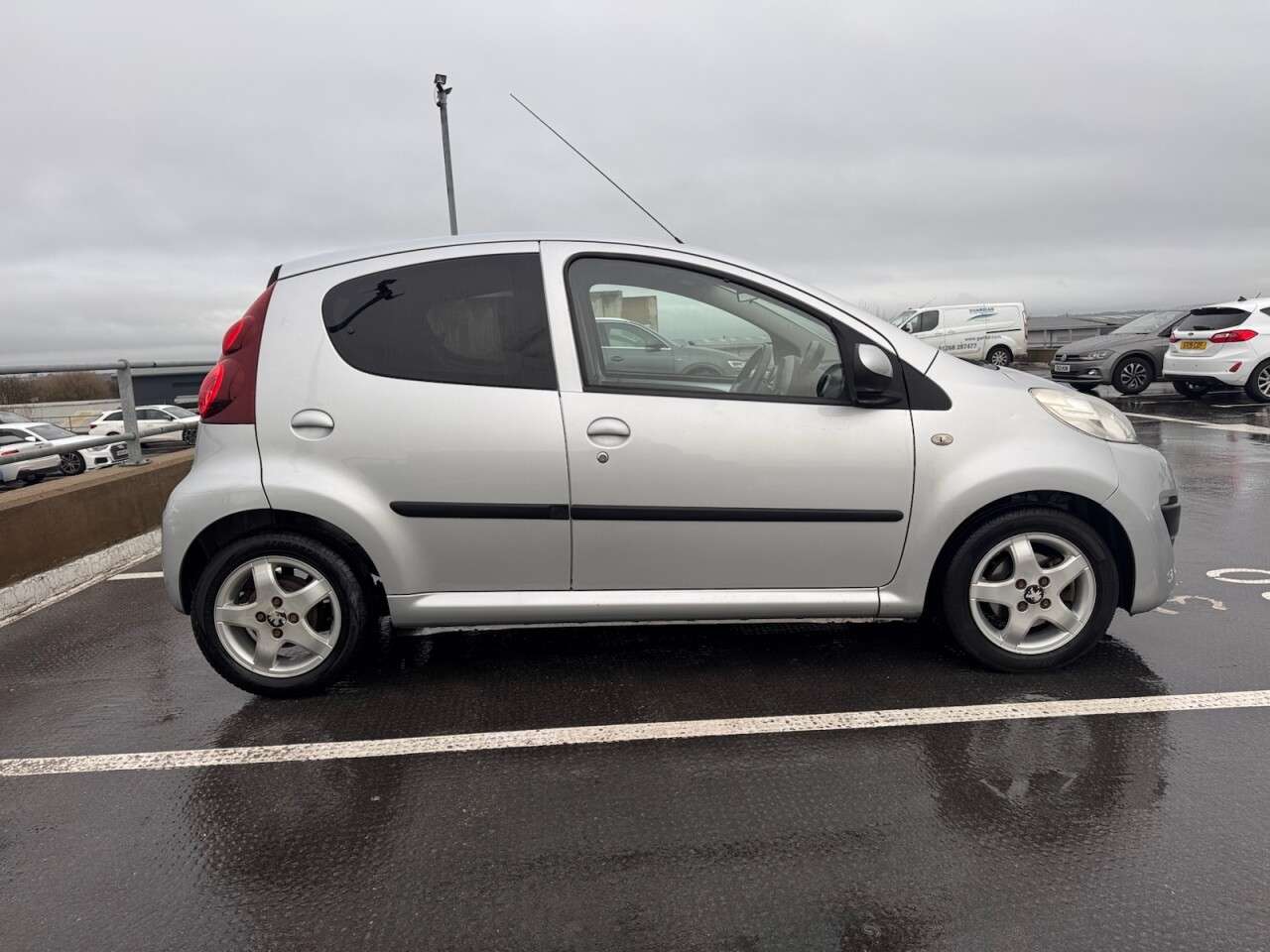 2013 PEUGEOT 107 2013 PEUGEOT 107