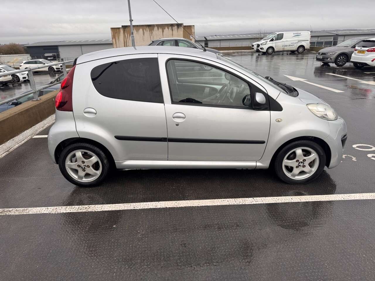 2013 PEUGEOT 107 2013 PEUGEOT 107