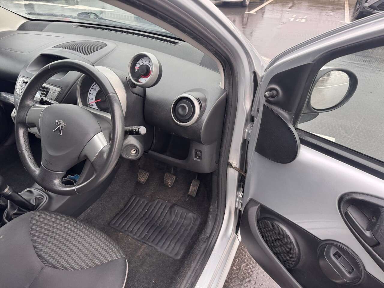 2013 PEUGEOT 107 2013 PEUGEOT 107