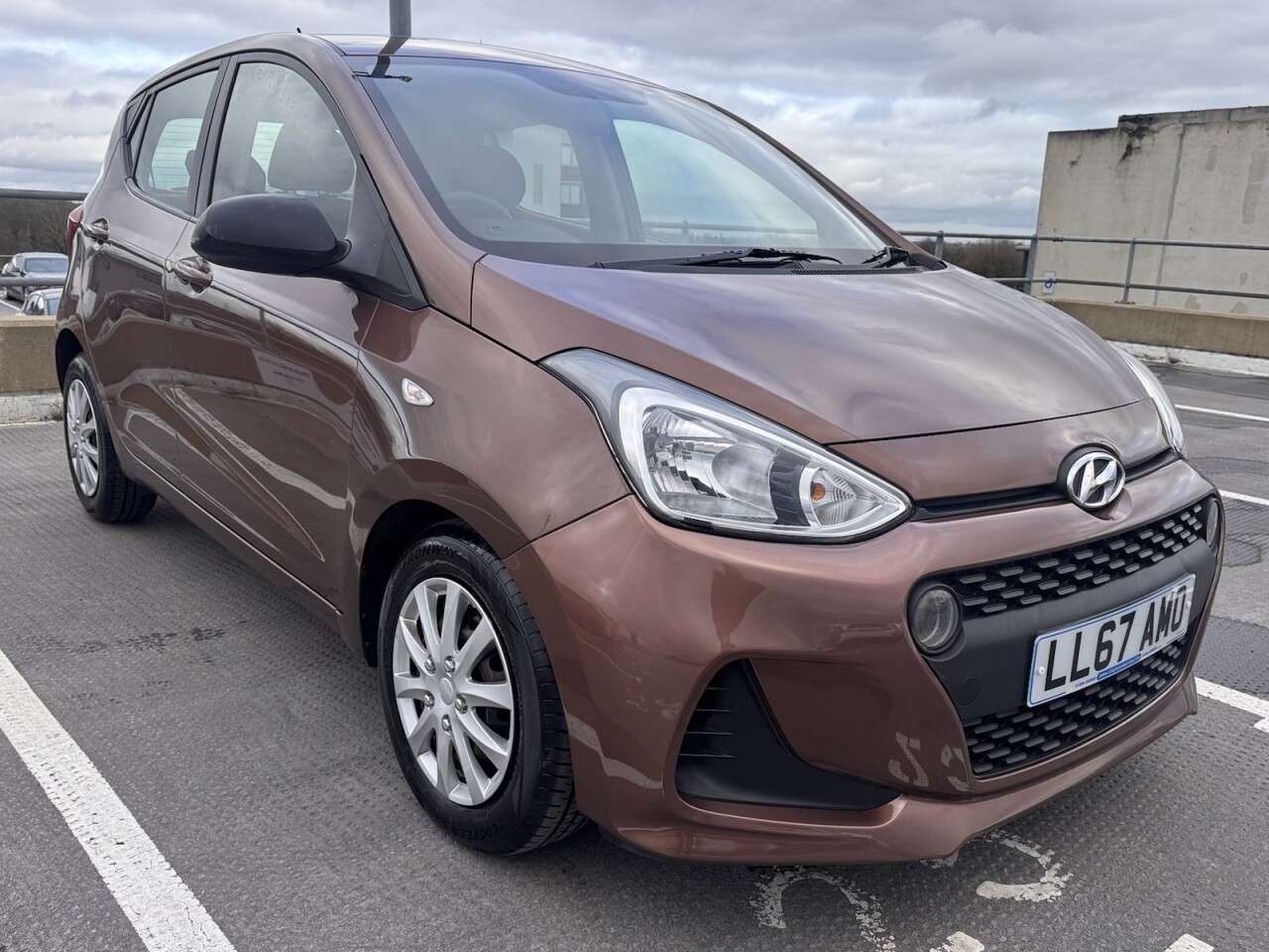 A 2017 HYUNDAI I10 1.2 SE Hatchback 5dr Petrol Manual Euro 6 (87 ps) 1 year mot and service in A 2017 HYUNDAI I10 1.2 SE Hatchback 5dr Petrol Manual Euro 6 (87 ps) 1 year mot and service in