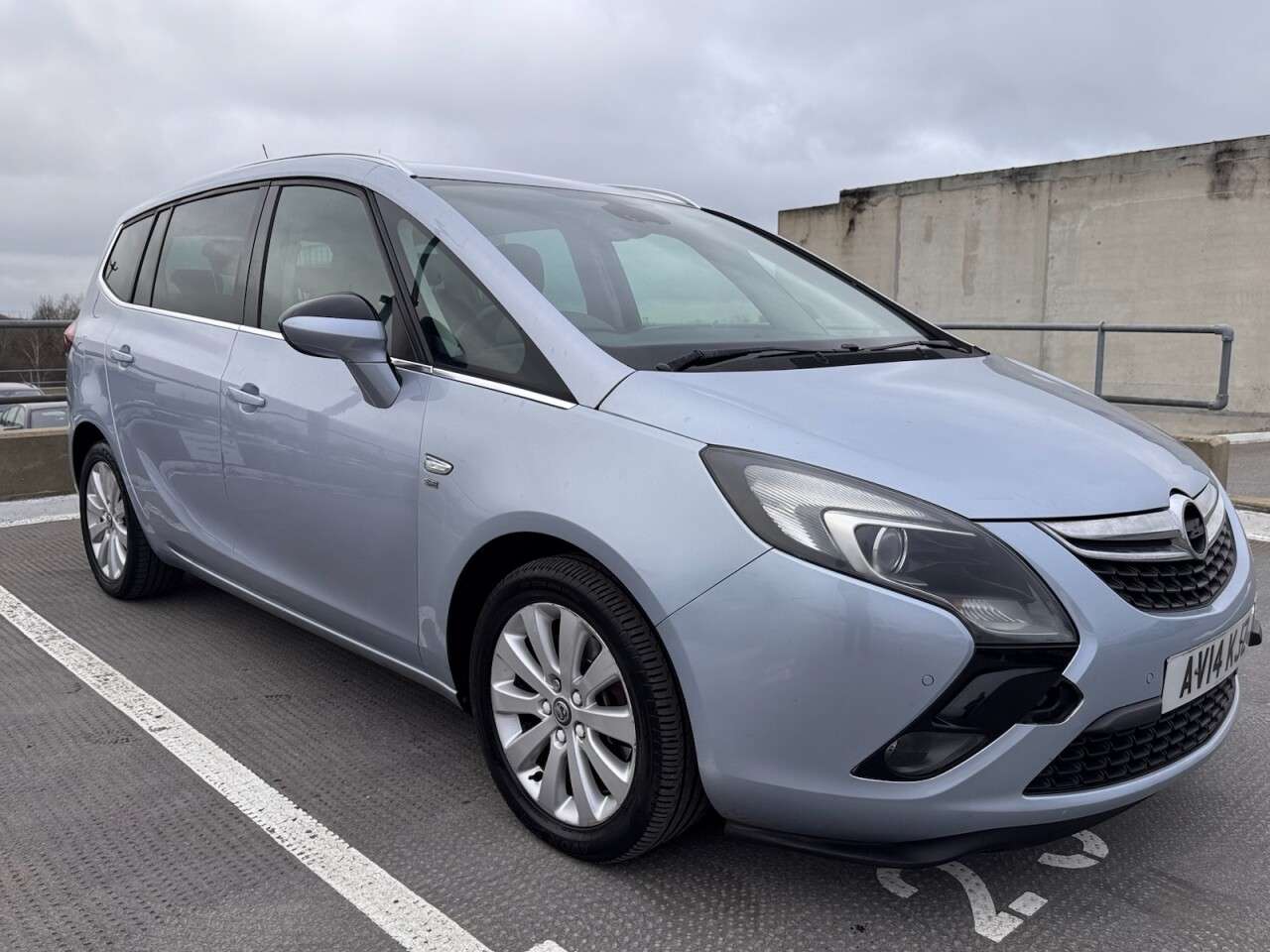A 2014 VAUXHALL ZAFIRA TOURER 2.0 CDTi SE MPV 5dr Diesel Auto Euro 5 (165 ps) 1 year mot and service incl A 2014 VAUXHALL ZAFIRA TOURER 2.0 CDTi SE MPV 5dr Diesel Auto Euro 5 (165 ps) 1 year mot and service incl