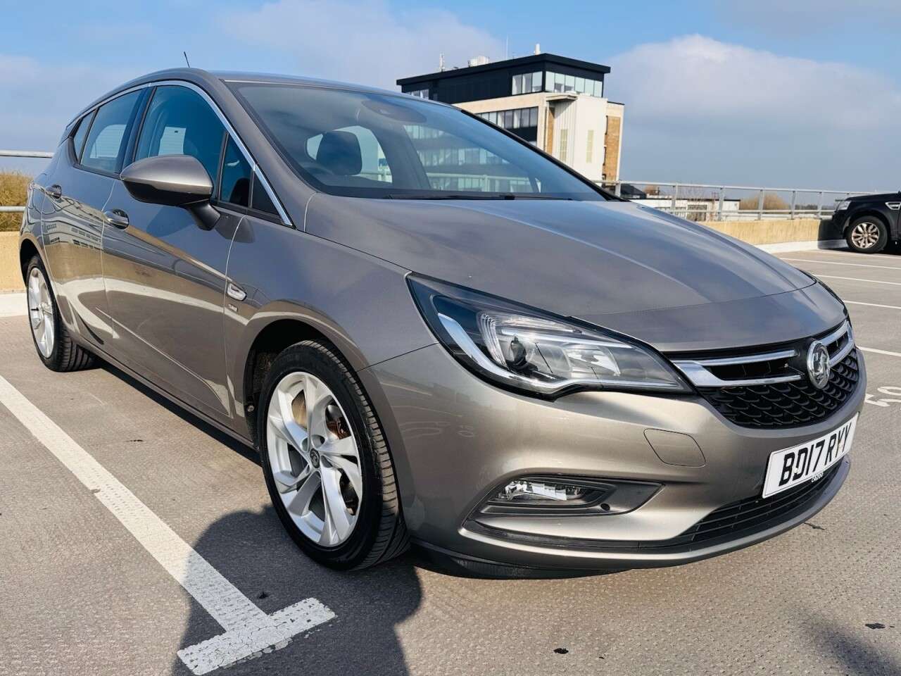 A 2017 VAUXHALL ASTRA 1.4i SRi Hatchback 5dr Petrol Manual Euro 6 (100 ps) A 2017 VAUXHALL ASTRA 1.4i SRi Hatchback 5dr Petrol Manual Euro 6 (100 ps)