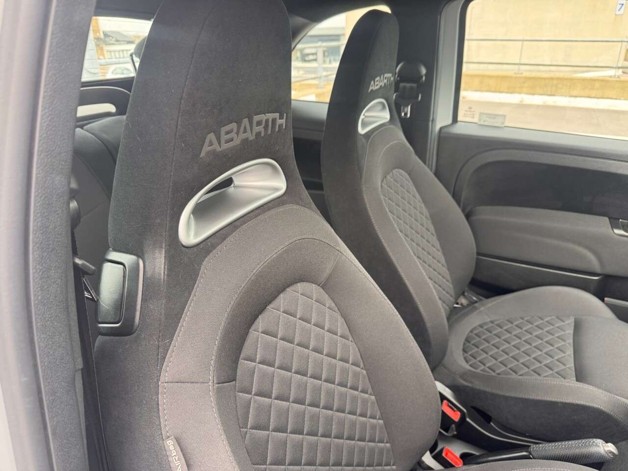 2022 ABARTH 595C 2022 ABARTH 595C