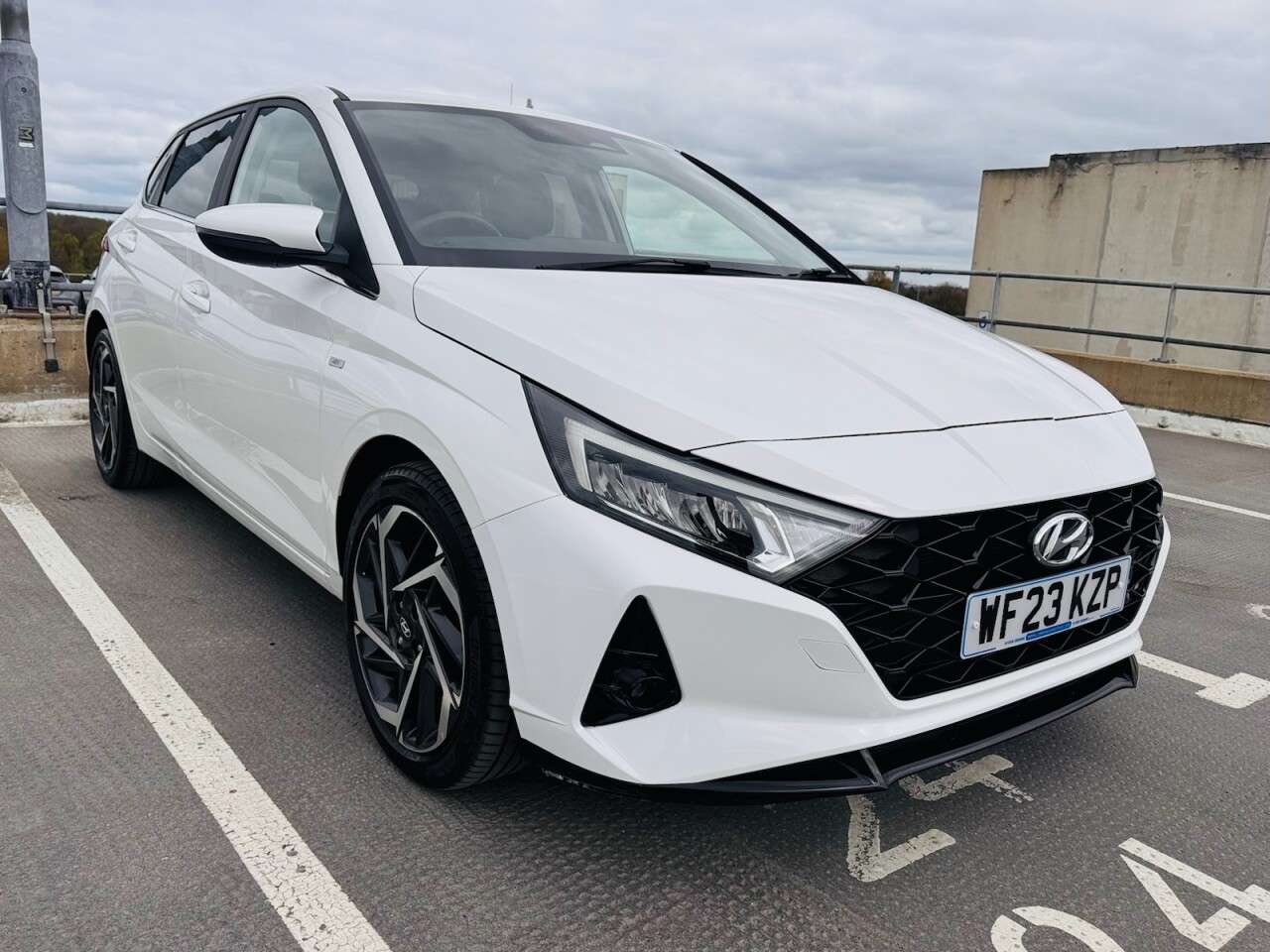 A 2023 HYUNDAI I20 1.0 T-GDi MHEV Premium Hatchback 5dr Petrol Hybrid DCT Euro 6 (s/s) (100 ps A 2023 HYUNDAI I20 1.0 T-GDi MHEV Premium Hatchback 5dr Petrol Hybrid DCT Euro 6 (s/s) (100 ps