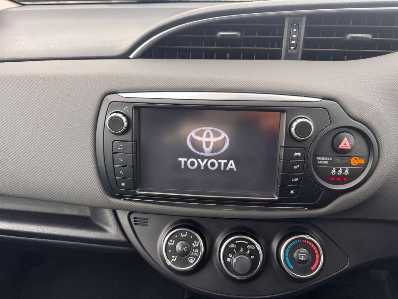 2016 TOYOTA YARIS 2016 TOYOTA YARIS