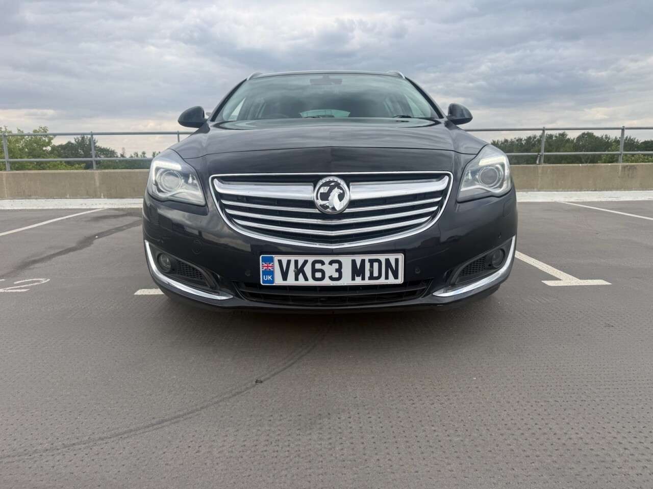 A 2013 VAUXHALL INSIGNIA 2.0 CDTi Elite Nav Sports Tourer 5dr Diesel Auto Euro 5 (163 ps) A 2013 VAUXHALL INSIGNIA 2.0 CDTi Elite Nav Sports Tourer 5dr Diesel Auto Euro 5 (163 ps)