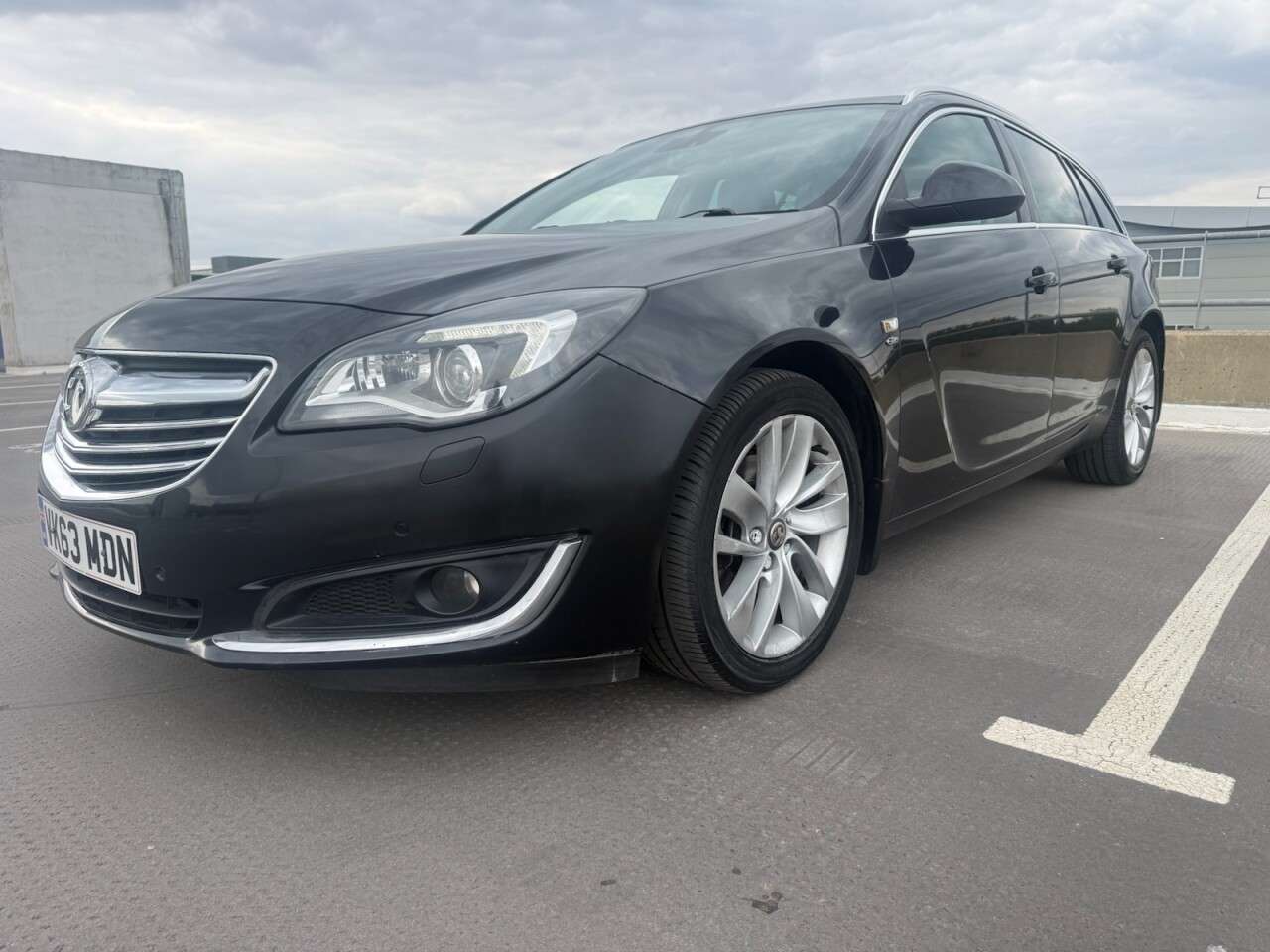 A 2013 VAUXHALL INSIGNIA 2.0 CDTi Elite Nav Sports Tourer 5dr Diesel Auto Euro 5 (163 ps) A 2013 VAUXHALL INSIGNIA 2.0 CDTi Elite Nav Sports Tourer 5dr Diesel Auto Euro 5 (163 ps)
