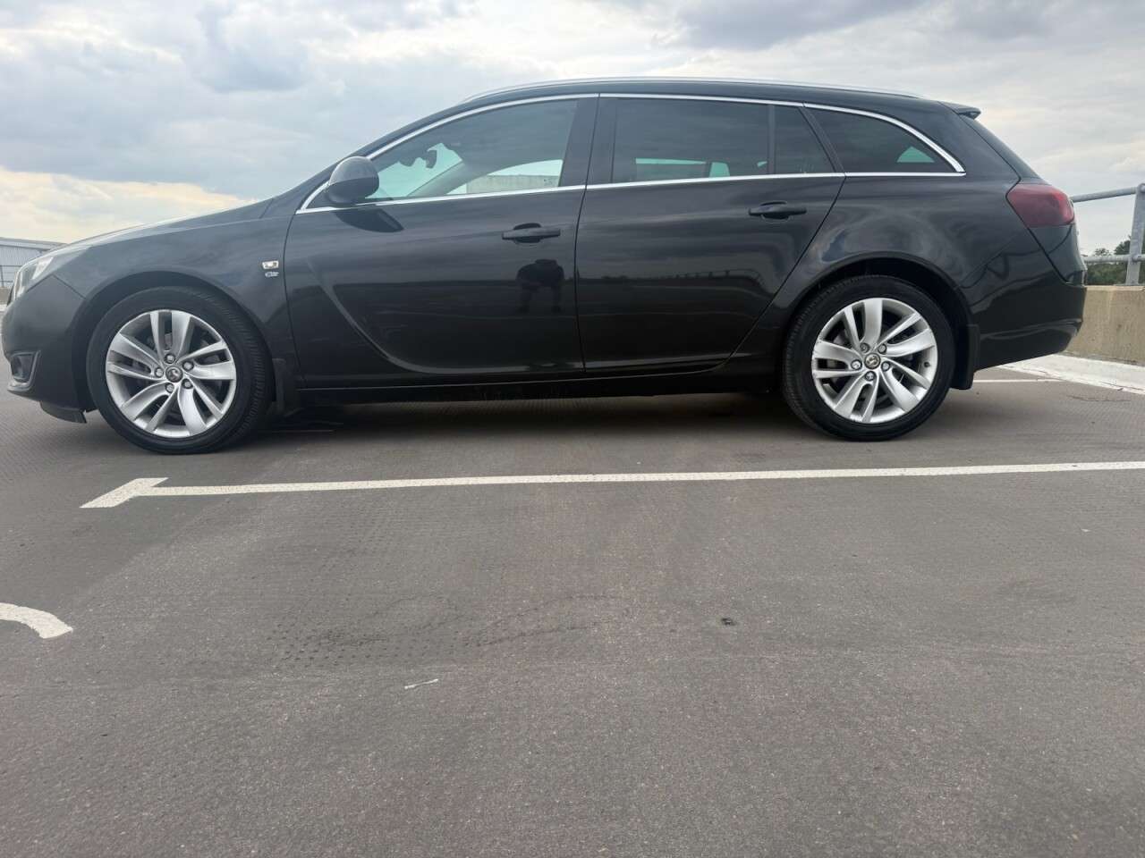A 2013 VAUXHALL INSIGNIA 2.0 CDTi Elite Nav Sports Tourer 5dr Diesel Auto Euro 5 (163 ps) A 2013 VAUXHALL INSIGNIA 2.0 CDTi Elite Nav Sports Tourer 5dr Diesel Auto Euro 5 (163 ps)