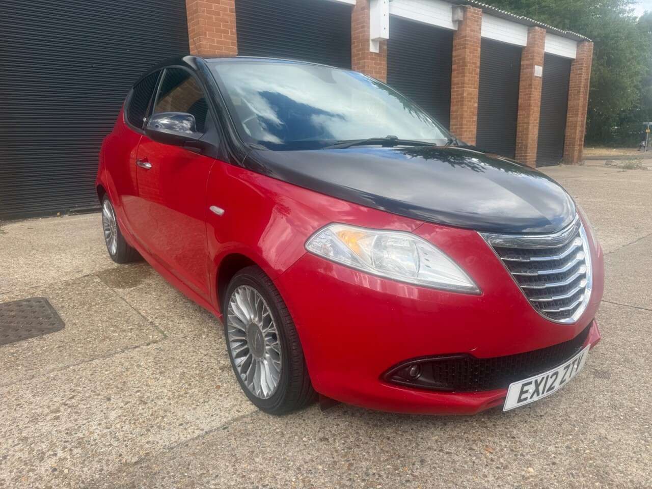 A 2012 CHRYSLER YPSILON 1.2 Black&Red Hatchback 5dr Petrol Manual Euro 5 (s/s) (69 bhp) SPARE OR RE A 2012 CHRYSLER YPSILON 1.2 Black&Red Hatchback 5dr Petrol Manual Euro 5 (s/s) (69 bhp) SPARE OR RE