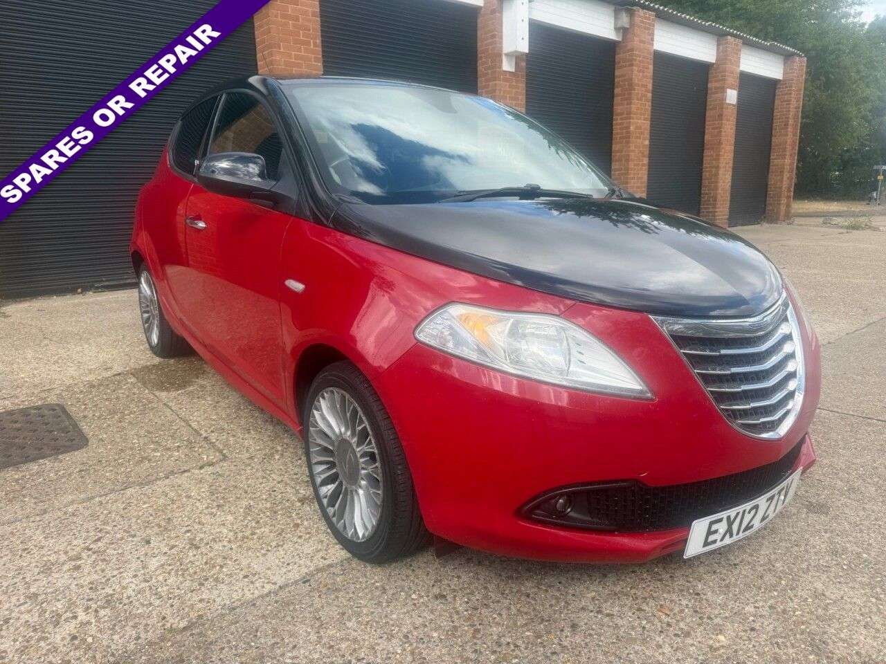 A 2012 CHRYSLER YPSILON 1.2 Black&Red Hatchback 5dr Petrol Manual Euro 5 (s/s) (69 bhp) SPARE OR RE A 2012 CHRYSLER YPSILON 1.2 Black&Red Hatchback 5dr Petrol Manual Euro 5 (s/s) (69 bhp) SPARE OR RE