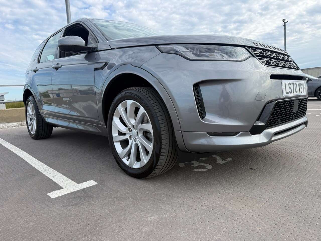 A 2020 LAND ROVER DISCOVERY SPORT 1.5 P300e 12.2kWh R-Dynamic HSE SUV 5dr Petrol Plug-in Hybrid Auto 4WD Euro A 2020 LAND ROVER DISCOVERY SPORT 1.5 P300e 12.2kWh R-Dynamic HSE SUV 5dr Petrol Plug-in Hybrid Auto 4WD Euro