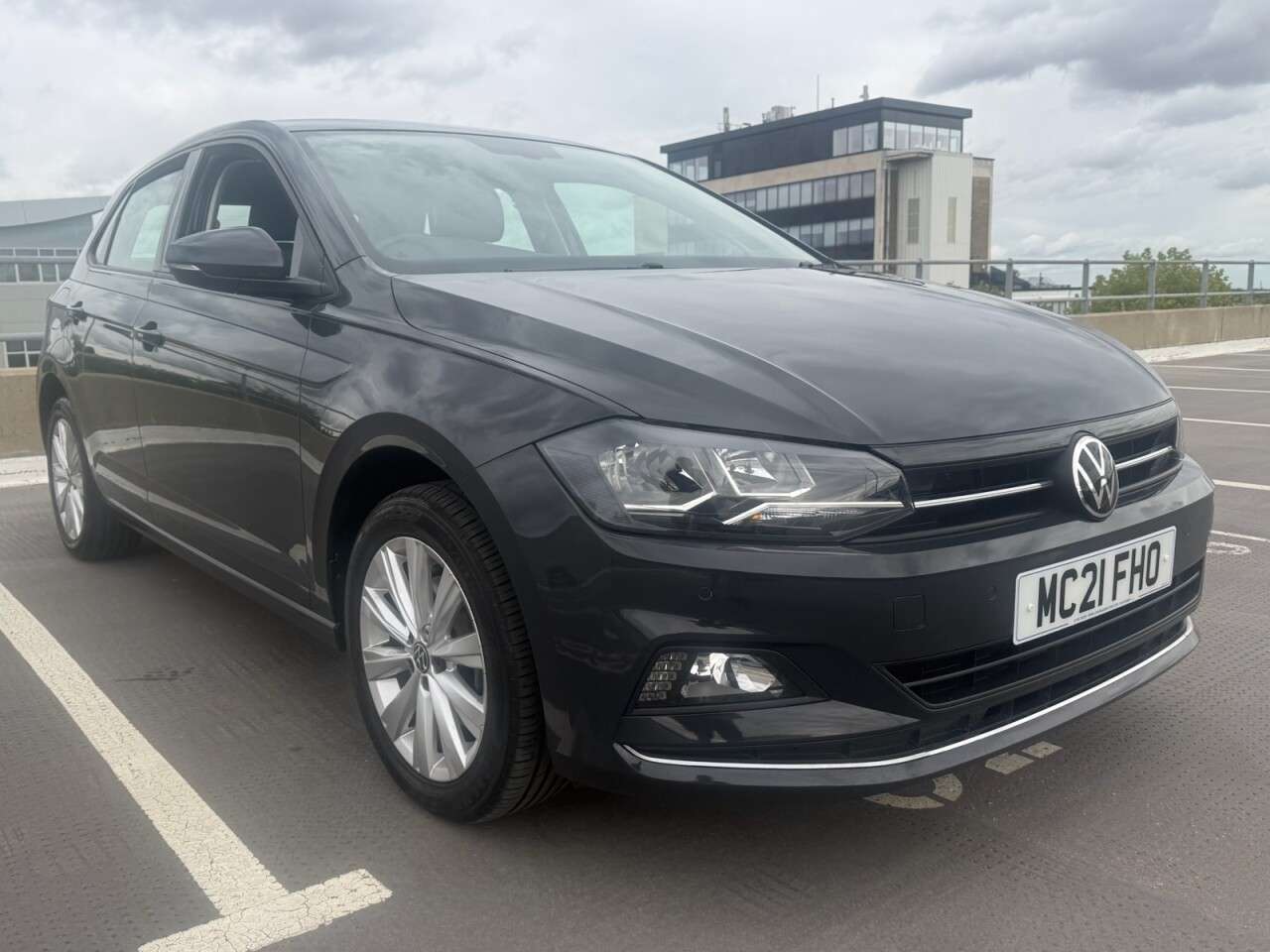 A 2021 VOLKSWAGEN POLO 1.0 TSI SEL Hatchback 5dr Petrol DSG Euro 6 (s/s) (110 ps) A 2021 VOLKSWAGEN POLO 1.0 TSI SEL Hatchback 5dr Petrol DSG Euro 6 (s/s) (110 ps)