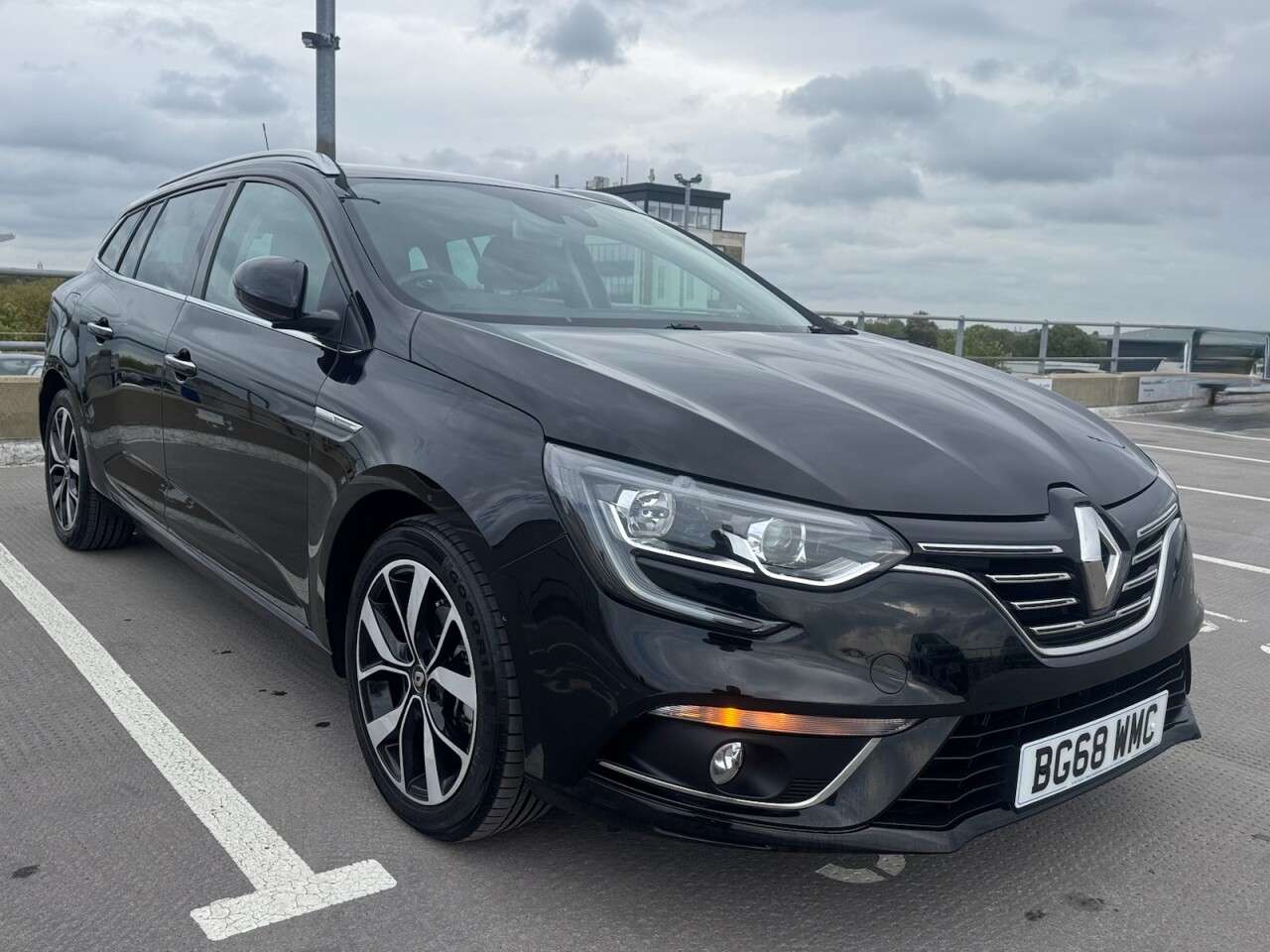 A 2018 RENAULT MEGANE 1.3 TCe Iconic Sport Tourer 5dr Petrol Manual Euro 6 (s/s) (140 ps) A 2018 RENAULT MEGANE 1.3 TCe Iconic Sport Tourer 5dr Petrol Manual Euro 6 (s/s) (140 ps)