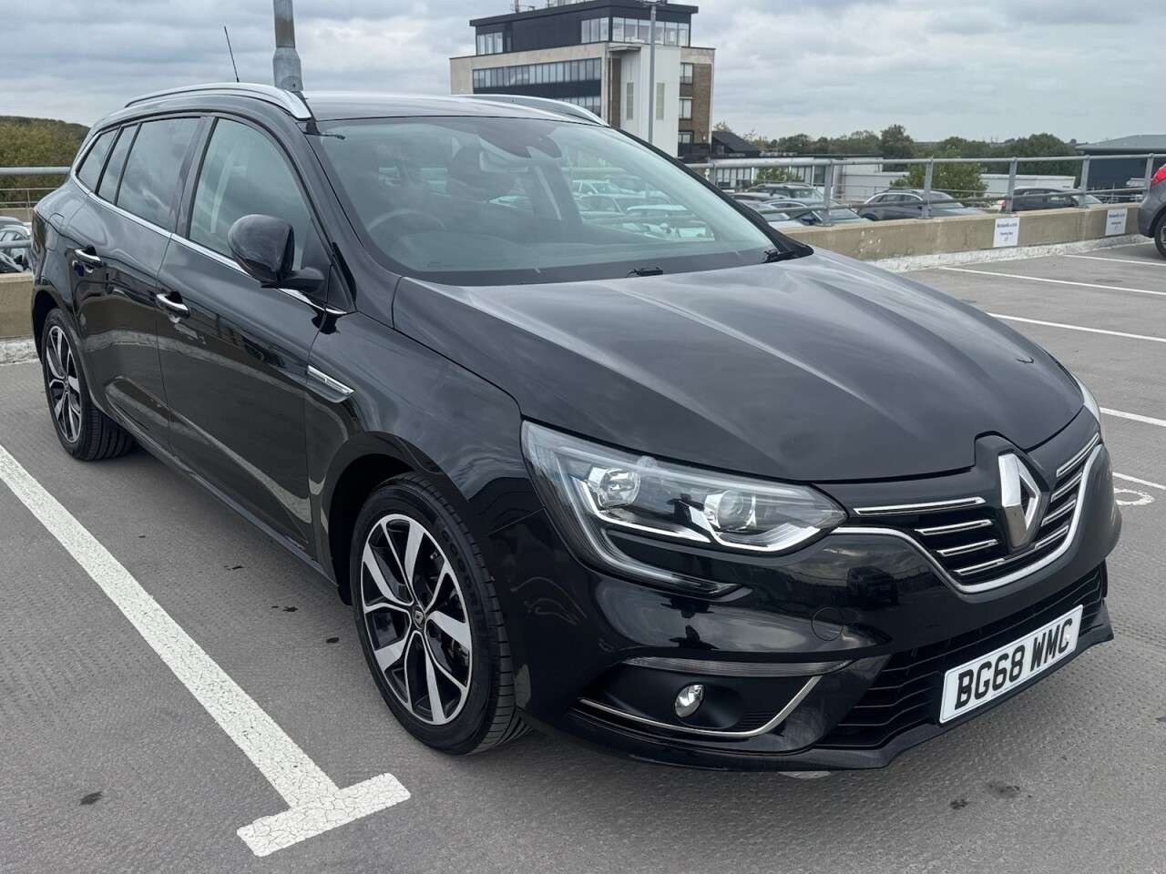 A 2018 RENAULT MEGANE 1.3 TCe Iconic Sport Tourer 5dr Petrol Manual Euro 6 (s/s) (140 ps) A 2018 RENAULT MEGANE 1.3 TCe Iconic Sport Tourer 5dr Petrol Manual Euro 6 (s/s) (140 ps)