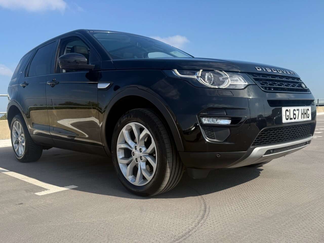 A 2018 LAND ROVER DISCOVERY SPORT 2.0 Si4 HSE SUV 5dr Petrol Auto 4WD Euro 6 (s/s) (240 ps) A 2018 LAND ROVER DISCOVERY SPORT 2.0 Si4 HSE SUV 5dr Petrol Auto 4WD Euro 6 (s/s) (240 ps)