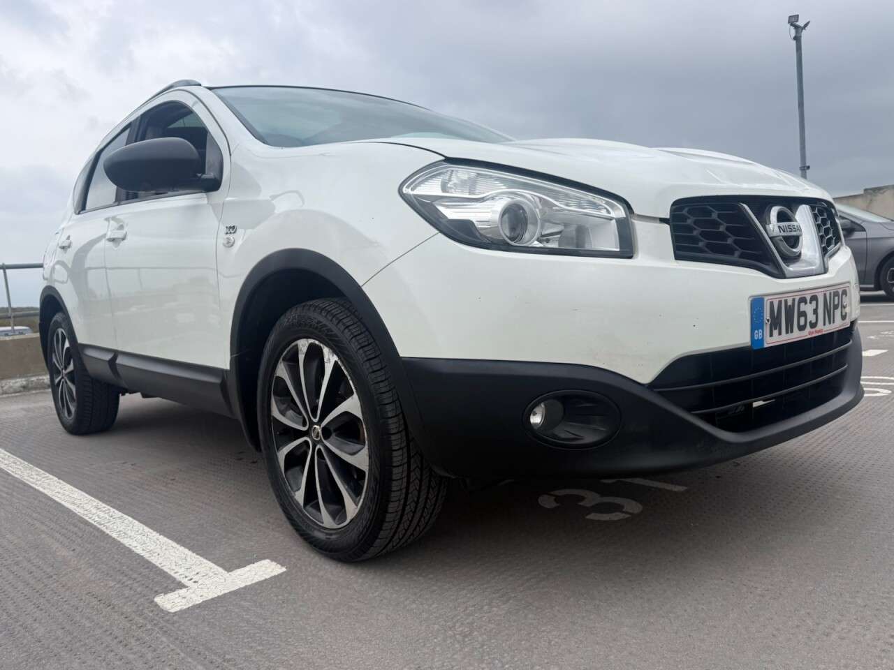 A 2013 NISSAN QASHQAI 1.6 360 SUV 5dr Petrol Manual 2WD Euro 5 (117 ps) A 2013 NISSAN QASHQAI 1.6 360 SUV 5dr Petrol Manual 2WD Euro 5 (117 ps)