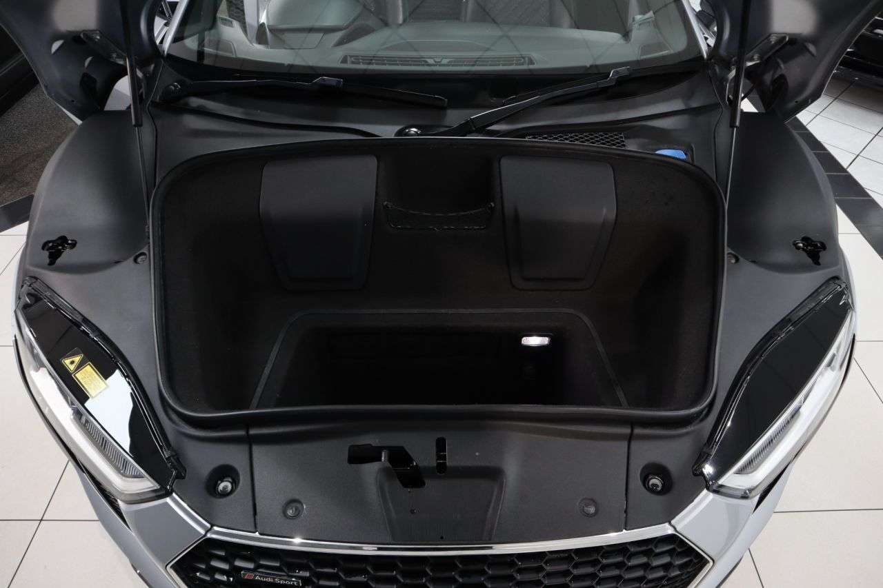 2016 AUDI R8 2016 AUDI R8