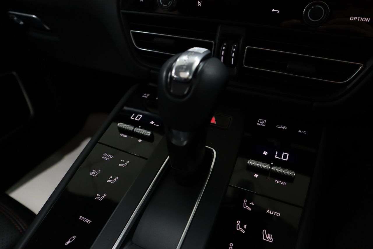 2021 PORSCHE MACAN 2021 PORSCHE MACAN