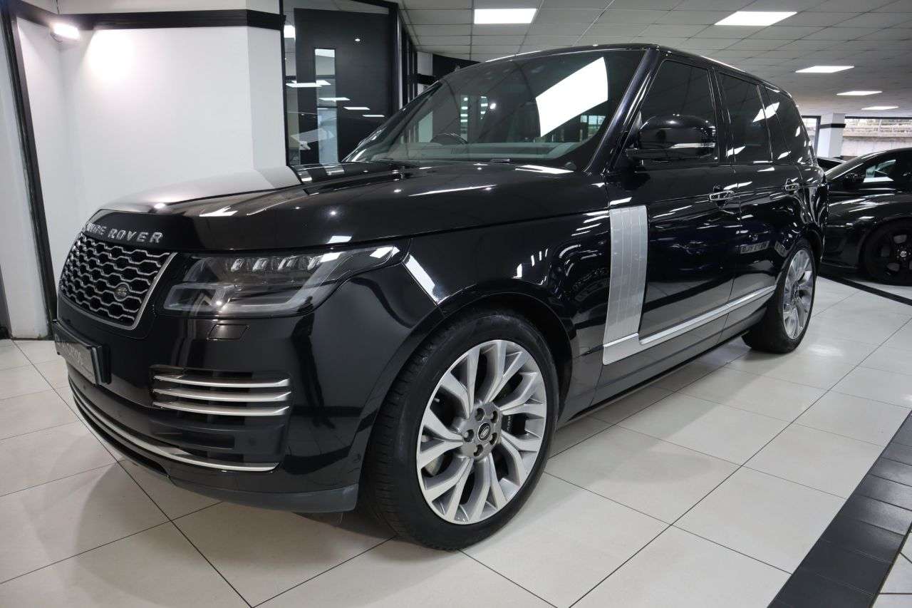 A 2019 LAND ROVER RANGE ROVER 4.4 SD V8 Autobiography SUV 5dr Diesel Auto 4WD Euro 6 (s/s) (339 ps) AMAZI A 2019 LAND ROVER RANGE ROVER 4.4 SD V8 Autobiography SUV 5dr Diesel Auto 4WD Euro 6 (s/s) (339 ps) AMAZI