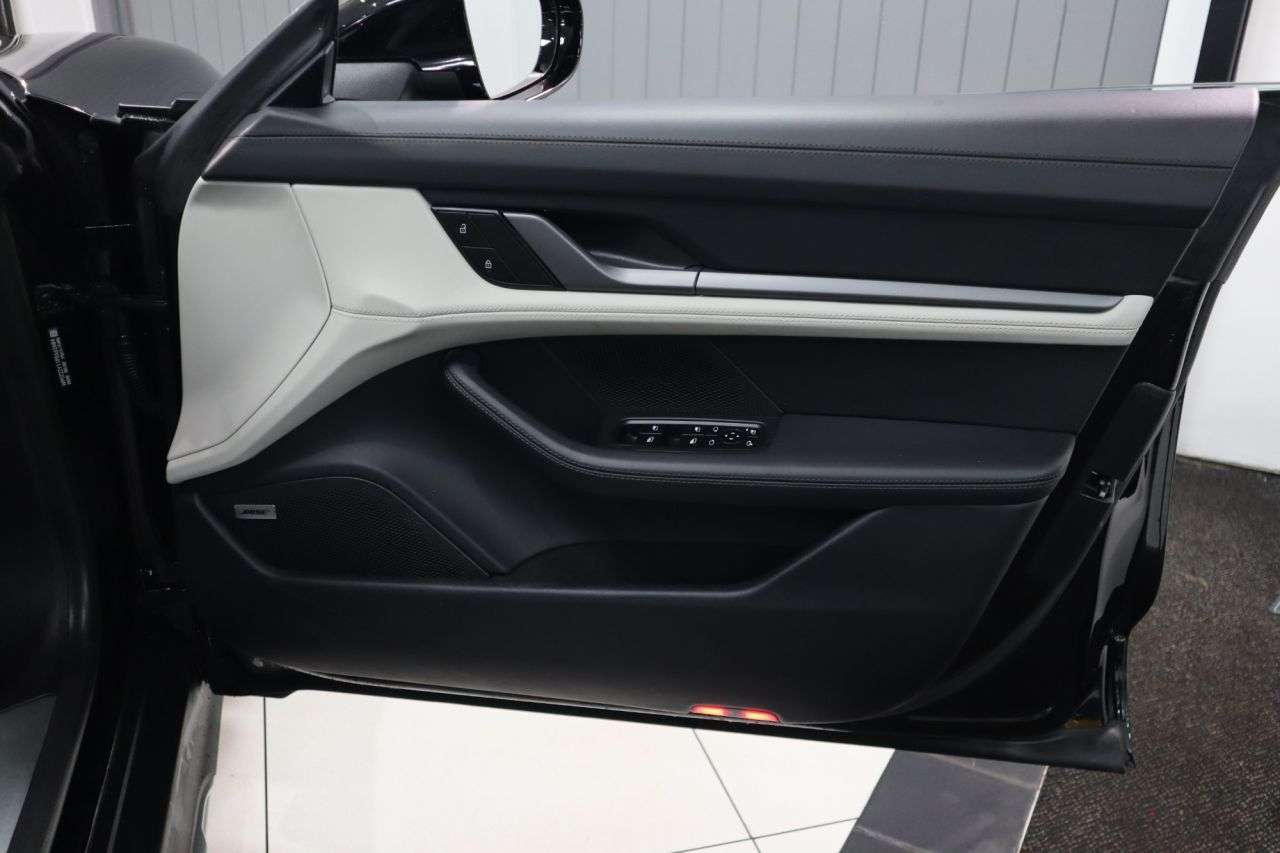 2023 PORSCHE TAYCAN 2023 PORSCHE TAYCAN