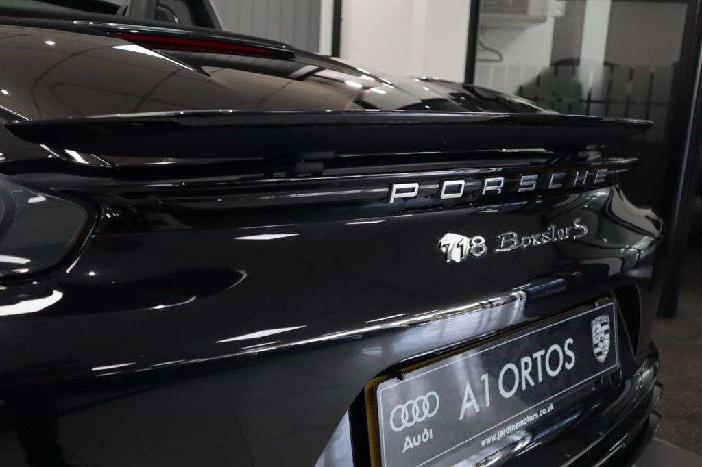 null PORSCHE 718 BOXSTER null PORSCHE 718 BOXSTER