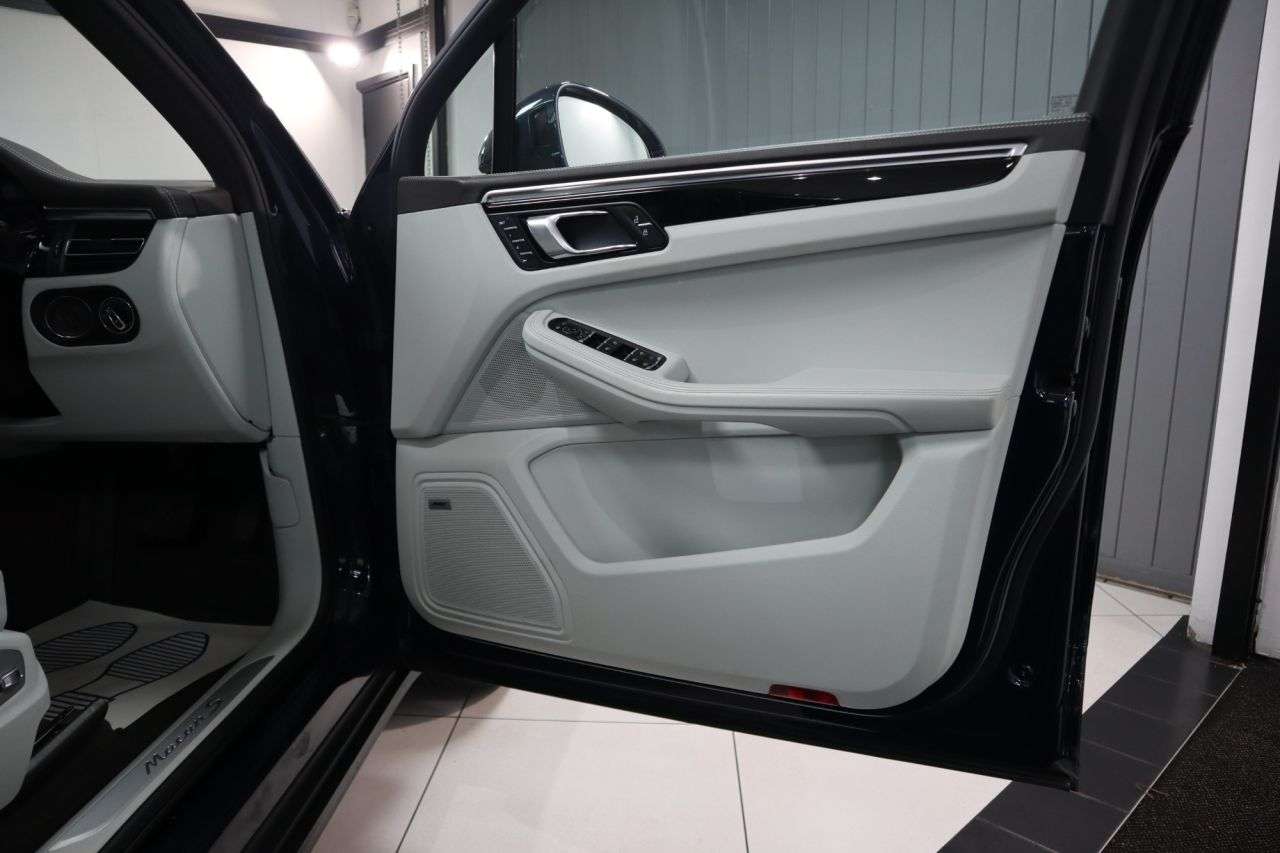 2019 PORSCHE MACAN 2019 PORSCHE MACAN