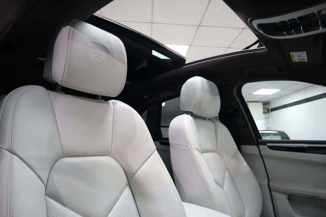 A 2019 PORSCHE MACAN 3.0T V6 S SUV 5dr Petrol PDK 4WD Euro 6 (s/s) (354 ps) £19K MACAN SPEC, STU A 2019 PORSCHE MACAN 3.0T V6 S SUV 5dr Petrol PDK 4WD Euro 6 (s/s) (354 ps) £19K MACAN SPEC, STU