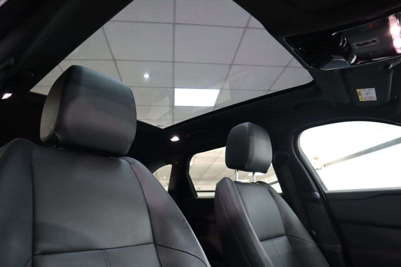 A 2023 LAND ROVER RANGE ROVER VELAR 2.0 D200 MHEV Dynamic SE SUV 5dr Diesel Auto 4WD Euro 6 (s/s) (204 ps) FULL A 2023 LAND ROVER RANGE ROVER VELAR 2.0 D200 MHEV Dynamic SE SUV 5dr Diesel Auto 4WD Euro 6 (s/s) (204 ps) FULL