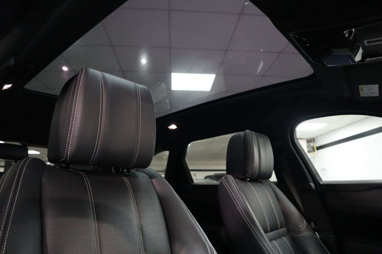 A 2019 LAND ROVER RANGE ROVER VELAR 3.0 D300 R-Dynamic HSE SUV 5dr Diesel Auto 4WD Euro 6 (s/s) (300 ps) BE QUI A 2019 LAND ROVER RANGE ROVER VELAR 3.0 D300 R-Dynamic HSE SUV 5dr Diesel Auto 4WD Euro 6 (s/s) (300 ps) BE QUI