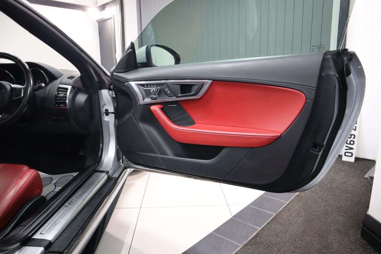 2019 JAGUAR F-TYPE 2019 JAGUAR F-TYPE