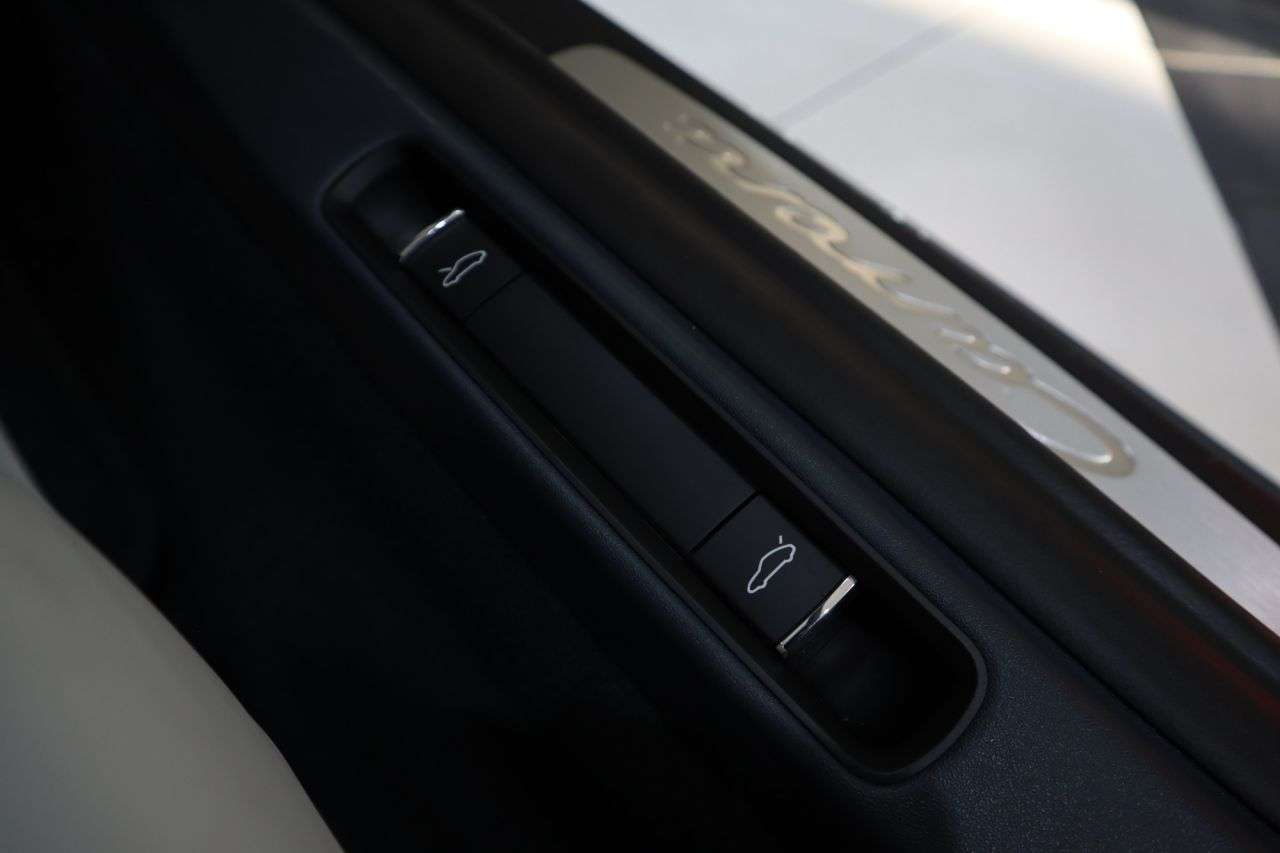 2017 PORSCHE 911 2017 PORSCHE 911