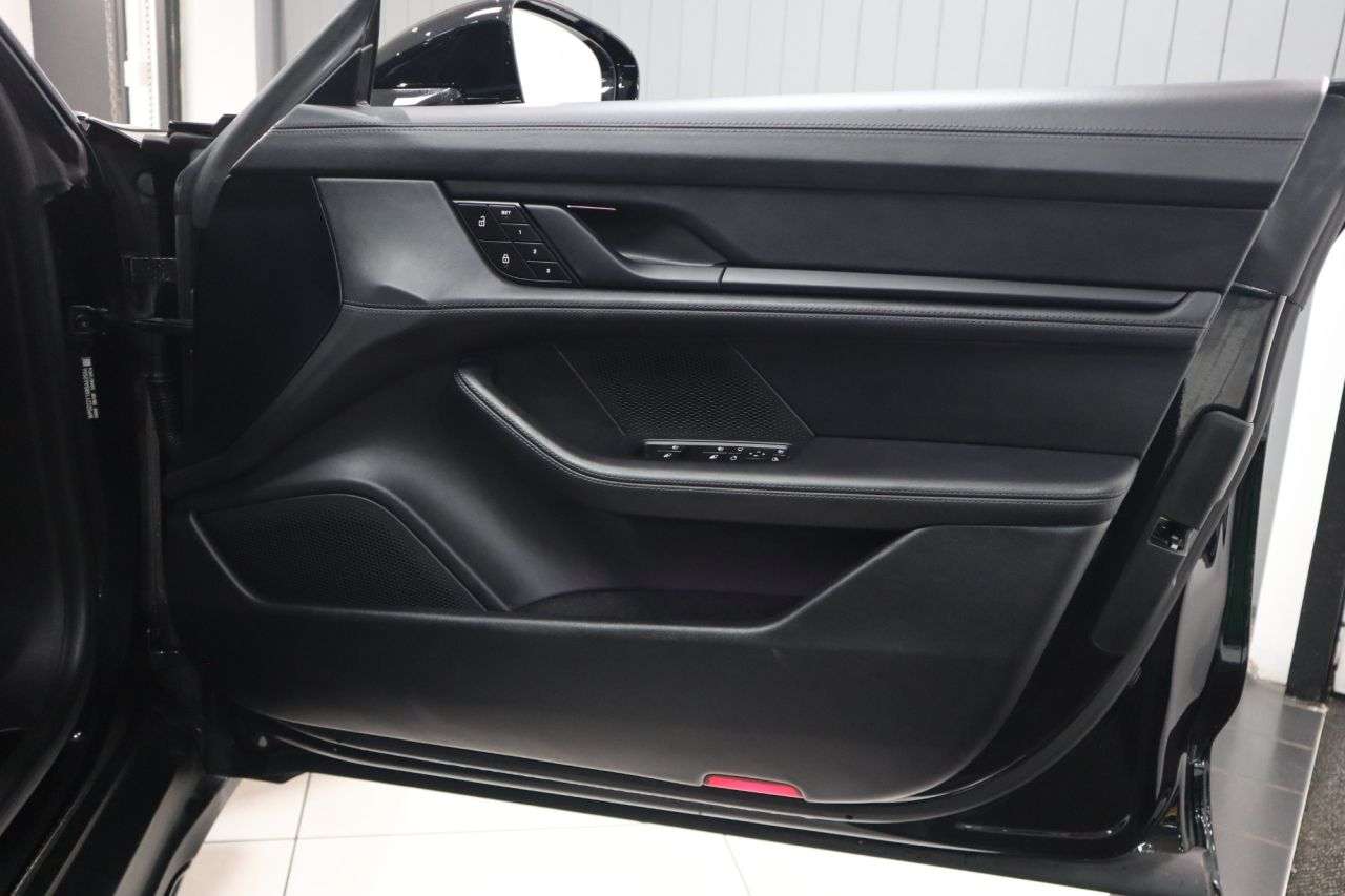 2023 PORSCHE TAYCAN 2023 PORSCHE TAYCAN