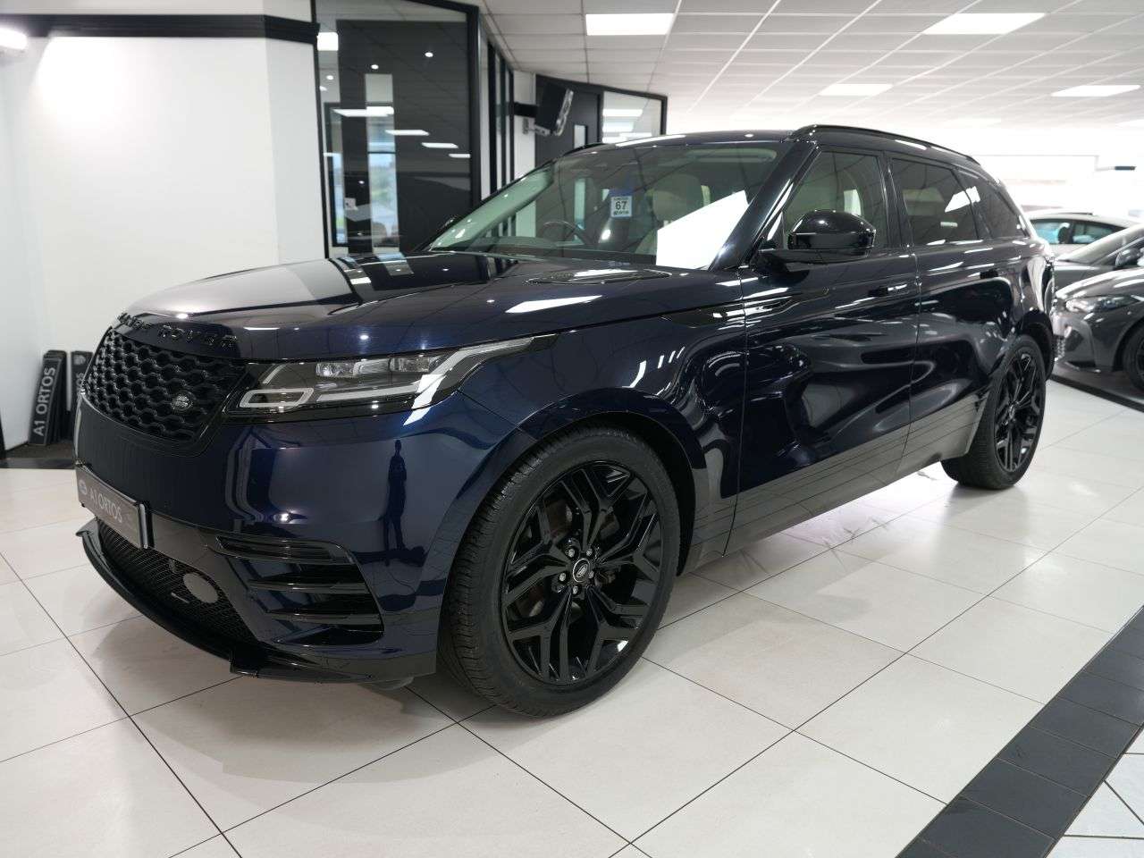 A 2022 LAND ROVER RANGE ROVER VELAR 2.0 D200 MHEV R-Dynamic SE SUV 5dr Diesel Auto 4WD Euro 6 (s/s) (204 ps) 1 A 2022 LAND ROVER RANGE ROVER VELAR 2.0 D200 MHEV R-Dynamic SE SUV 5dr Diesel Auto 4WD Euro 6 (s/s) (204 ps) 1