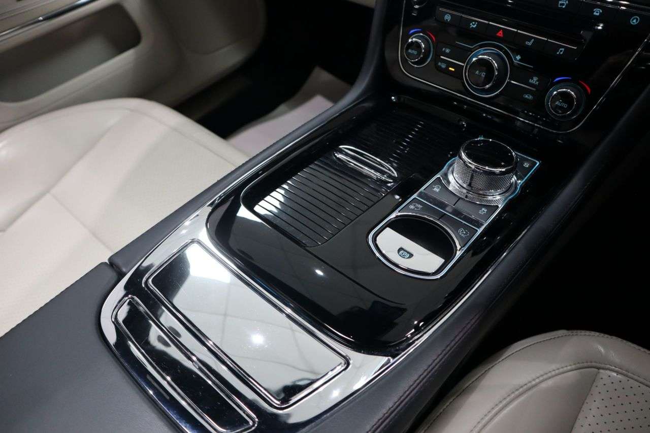 2019 JAGUAR XJ 2019 JAGUAR XJ