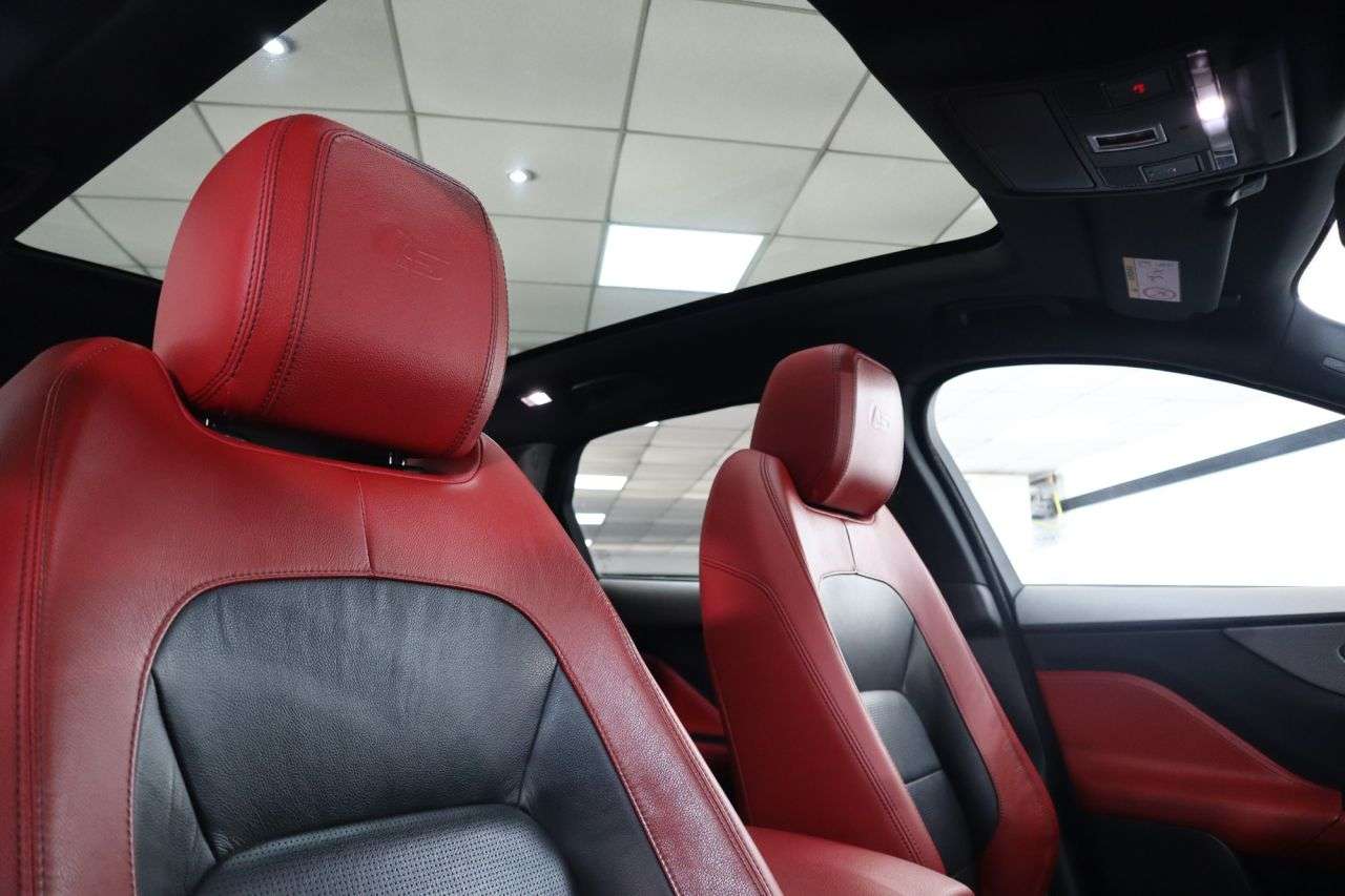 A 2017 JAGUAR F-PACE 3.0 D300 V6 S SUV 5dr Diesel Auto AWD Euro 6 (s/s) (300 ps) STUNNING PX EXA A 2017 JAGUAR F-PACE 3.0 D300 V6 S SUV 5dr Diesel Auto AWD Euro 6 (s/s) (300 ps) STUNNING PX EXA