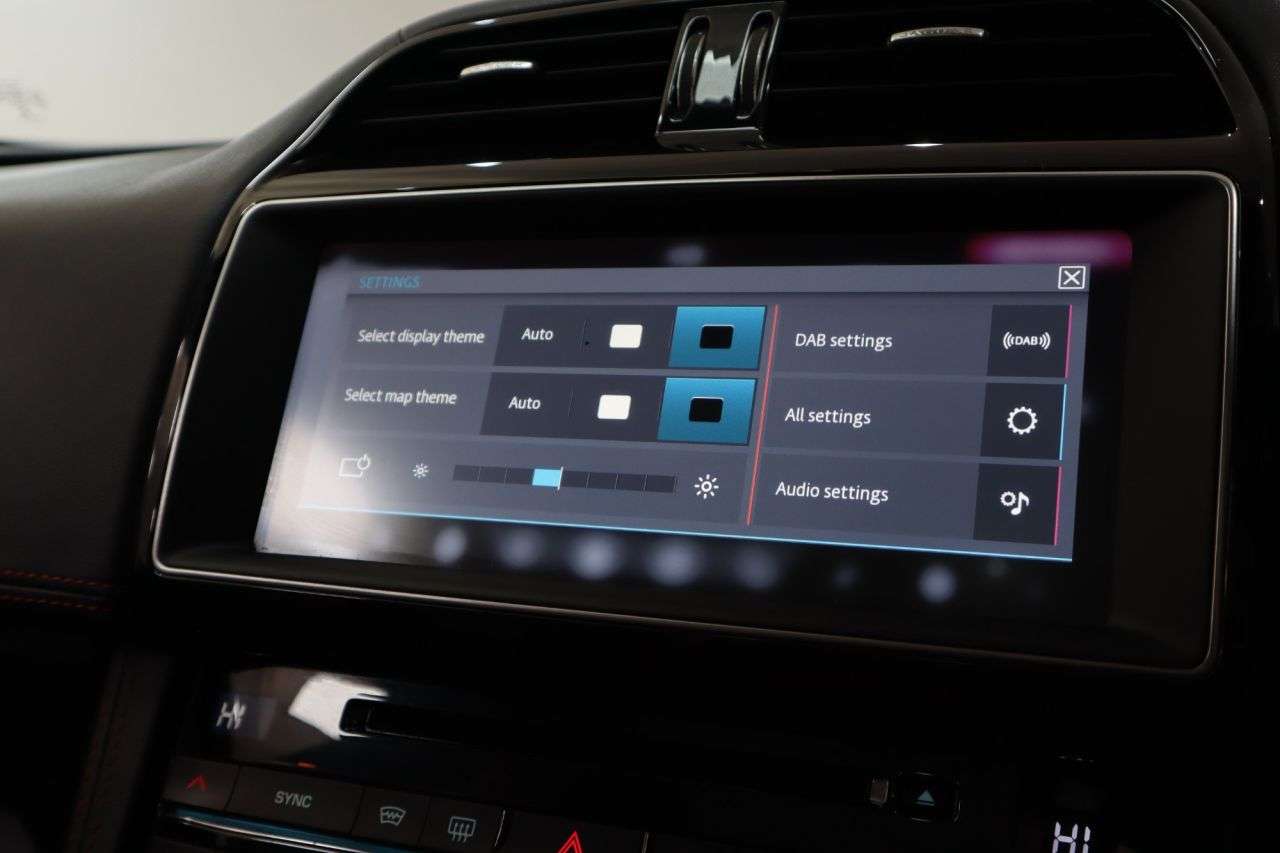 2017 JAGUAR F-PACE 2017 JAGUAR F-PACE