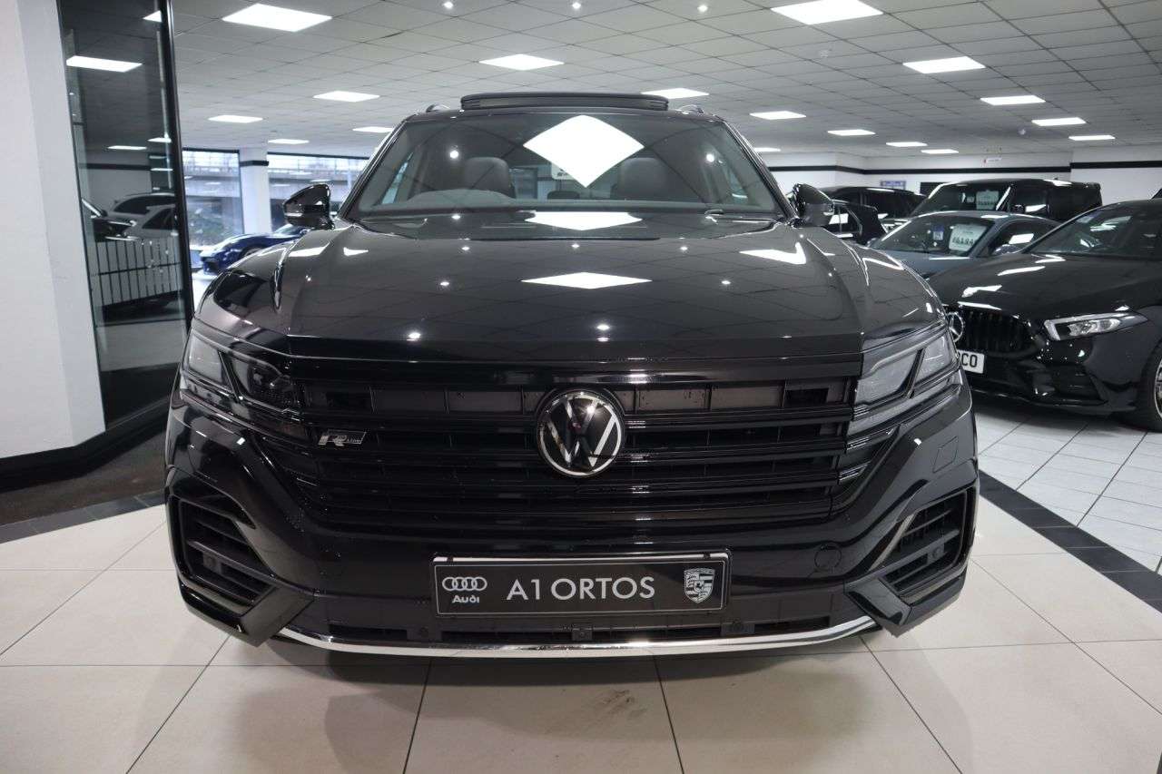 A 2020 VOLKSWAGEN TOUAREG 3.0 TSI V6 Black Edition SUV 5dr Petrol Tiptronic 4Motion Euro 6 (s/s) (340 A 2020 VOLKSWAGEN TOUAREG 3.0 TSI V6 Black Edition SUV 5dr Petrol Tiptronic 4Motion Euro 6 (s/s) (340