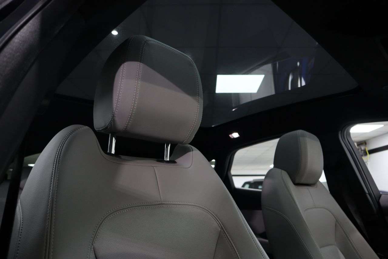 A 2023 JAGUAR E-PACE 2.0 D204 MHEV R-Dynamic SE Black SUV 5dr Diesel Auto AWD Euro 6 (s/s) (204 A 2023 JAGUAR E-PACE 2.0 D204 MHEV R-Dynamic SE Black SUV 5dr Diesel Auto AWD Euro 6 (s/s) (204