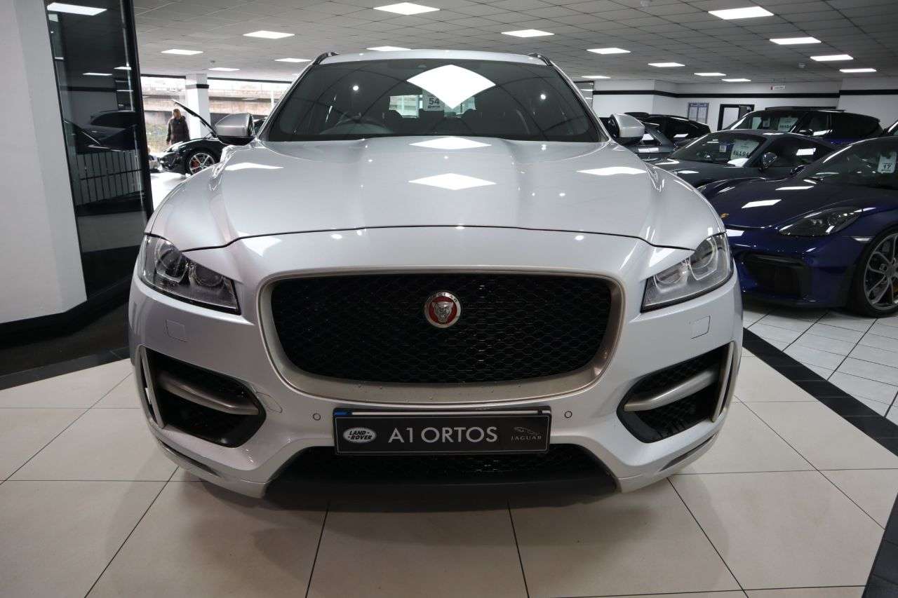 A 2016 JAGUAR F-PACE 2.0 D180 R-Sport SUV 5dr Diesel Auto AWD Euro 6 (s/s) (180 ps) 1 FORMER PX A 2016 JAGUAR F-PACE 2.0 D180 R-Sport SUV 5dr Diesel Auto AWD Euro 6 (s/s) (180 ps) 1 FORMER PX