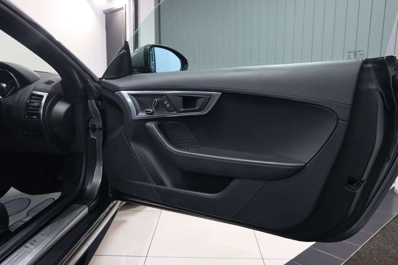 2018 JAGUAR F-TYPE 2018 JAGUAR F-TYPE