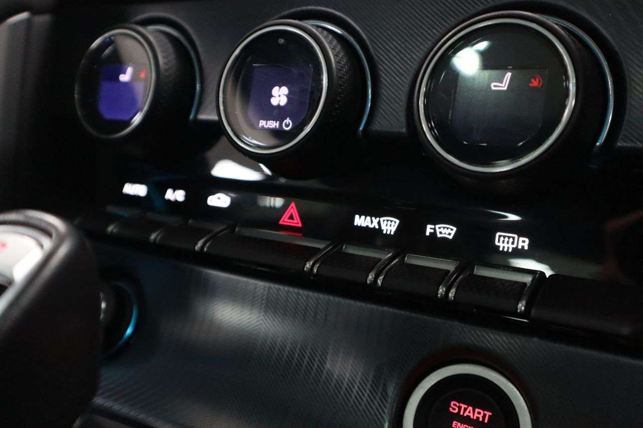 2018 JAGUAR F-TYPE 2018 JAGUAR F-TYPE