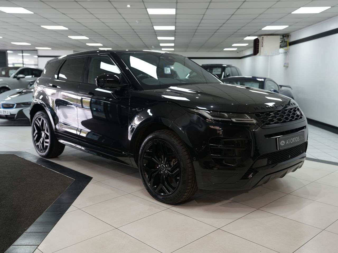 A 2020 LAND ROVER RANGE ROVER EVOQUE 2.0 D200 MHEV R-Dynamic SE SUV 5dr Diesel Auto 4WD Euro 6 (s/s) (204 ps) AB A 2020 LAND ROVER RANGE ROVER EVOQUE 2.0 D200 MHEV R-Dynamic SE SUV 5dr Diesel Auto 4WD Euro 6 (s/s) (204 ps) AB